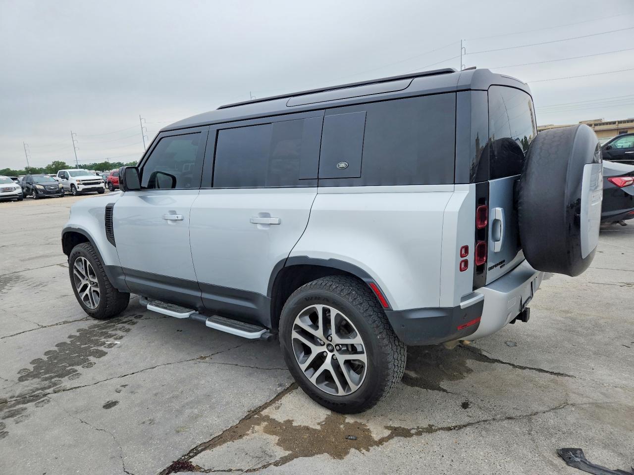 2023 LAND ROVER Defender — VIN SALEP7EU0P2192095 — photo 2